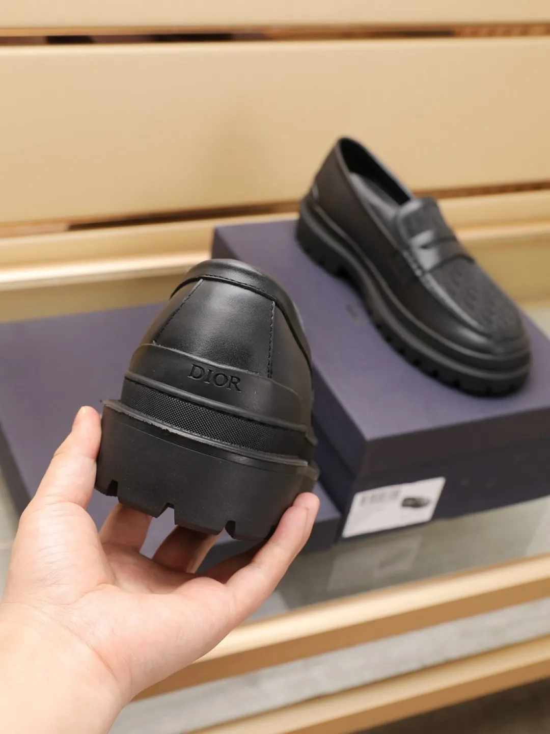Factory P460💰[Dior] men's classic Loaf leather shoes🇺🇸 are on sale at the same time, original Italian brand · brand totem cloth sewn with brand cloth label · paired with calfskin · (high-end, extravagant and classy) exquisite workmanship (original lining) sole: original factory special rubber concave and convex outsole ⚠️ outsole. Comfortable, wear-resistant, non-slip, real shot 🎬 Can be worn with casual clothes or suits. Size: 38-44 (46.46 customized)